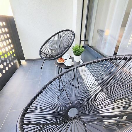 Ferienwohnung Wings - Brand New - Presidential Garden - Free Parking Pressburg Exterior foto