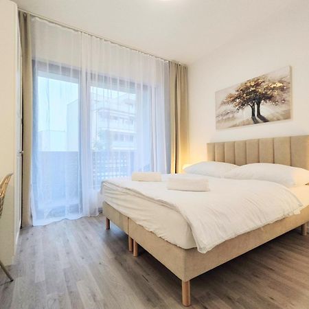 Ferienwohnung Wings - Brand New - Presidential Garden - Free Parking Pressburg Exterior foto