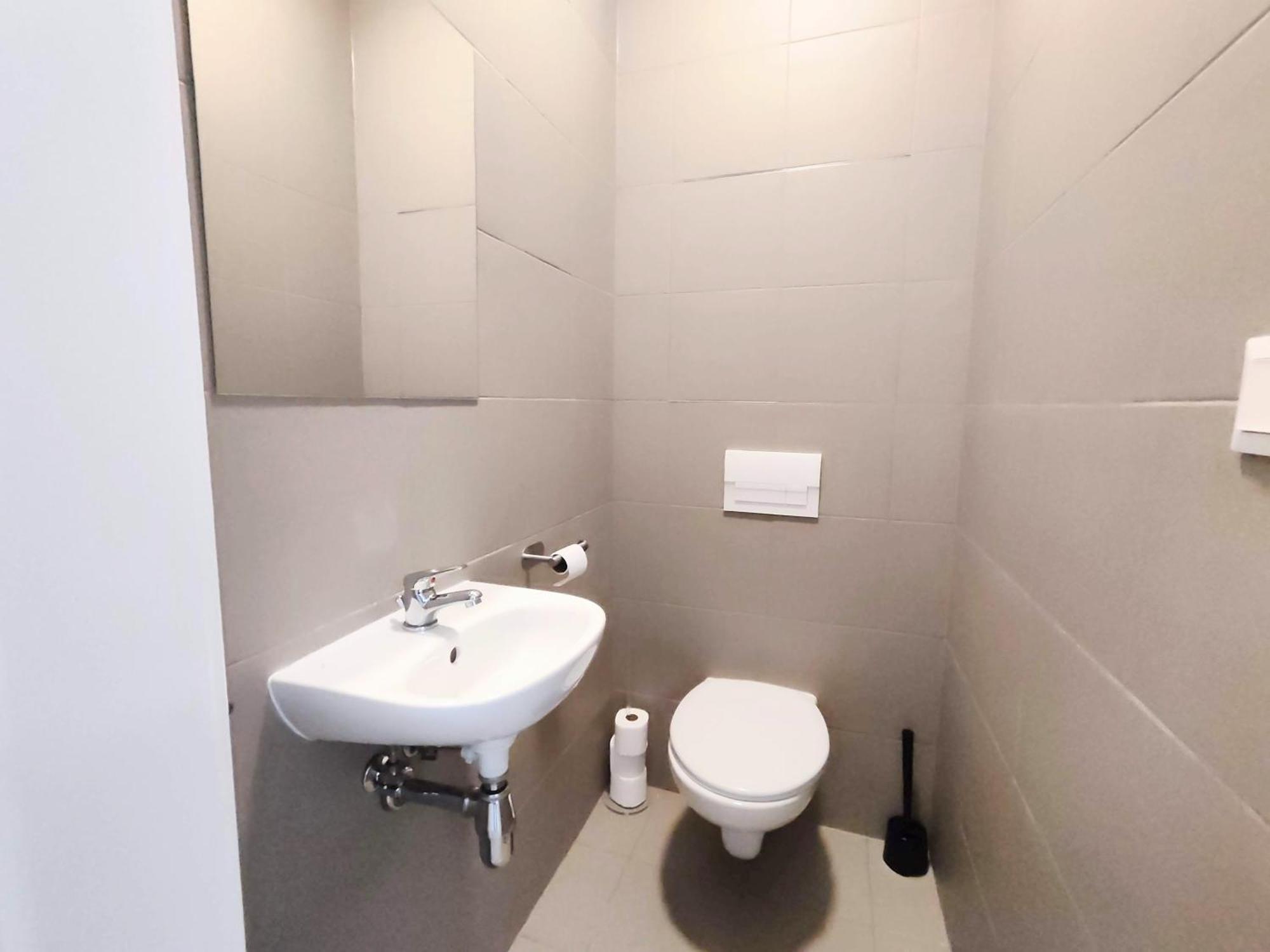 Ferienwohnung Wings - Brand New - Presidential Garden - Free Parking Pressburg Exterior foto