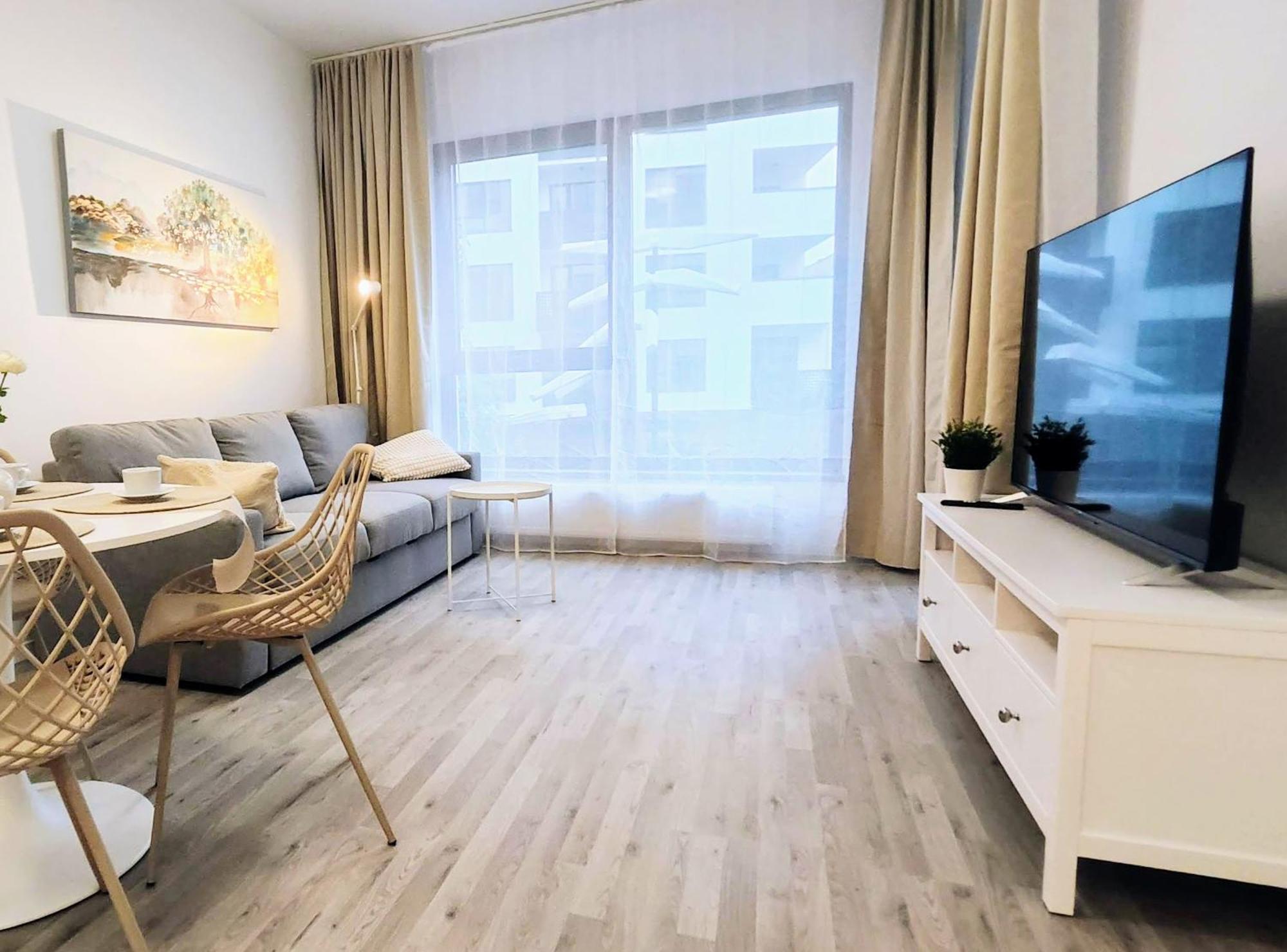 Ferienwohnung Wings - Brand New - Presidential Garden - Free Parking Pressburg Exterior foto