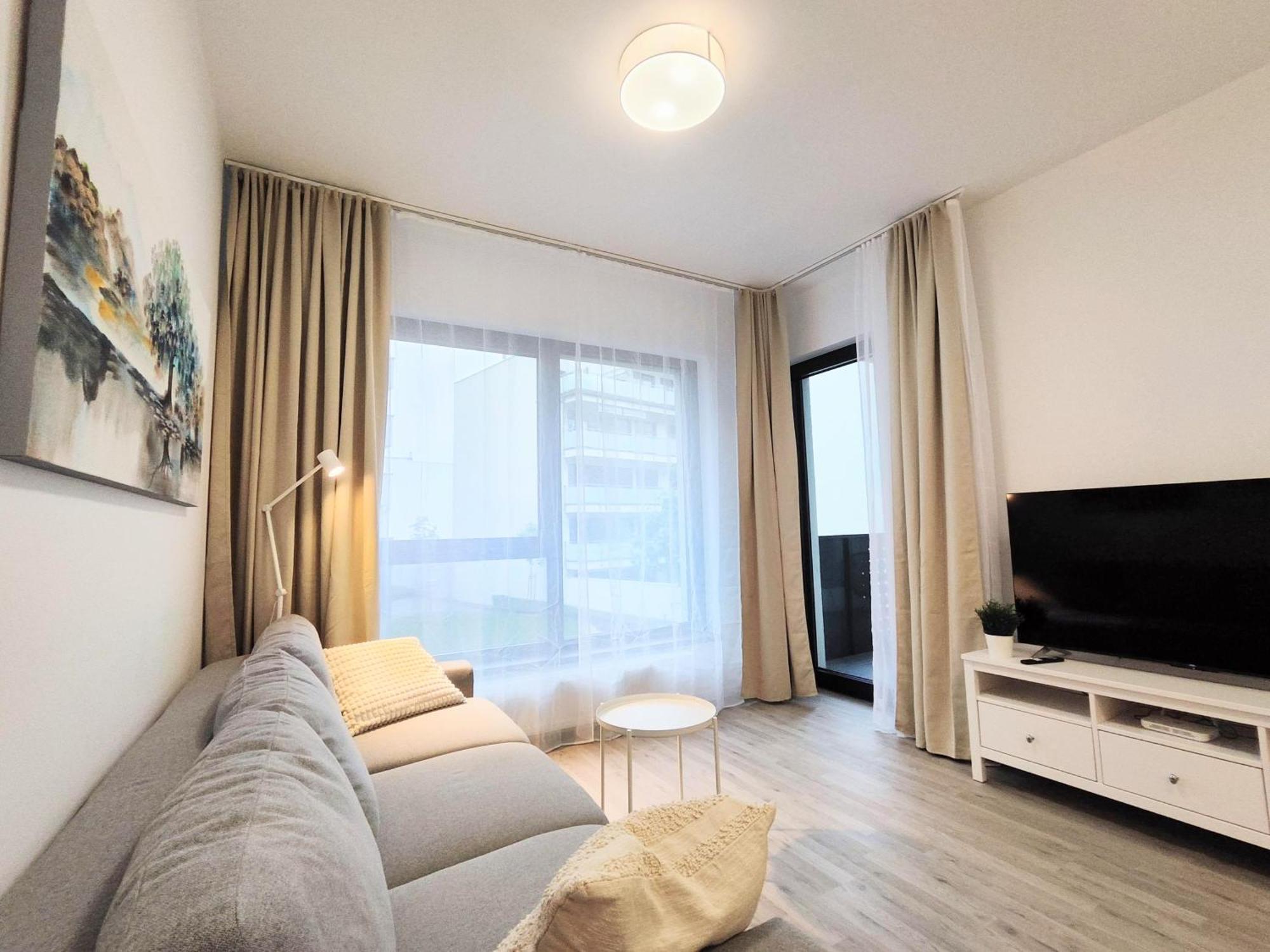Ferienwohnung Wings - Brand New - Presidential Garden - Free Parking Pressburg Exterior foto