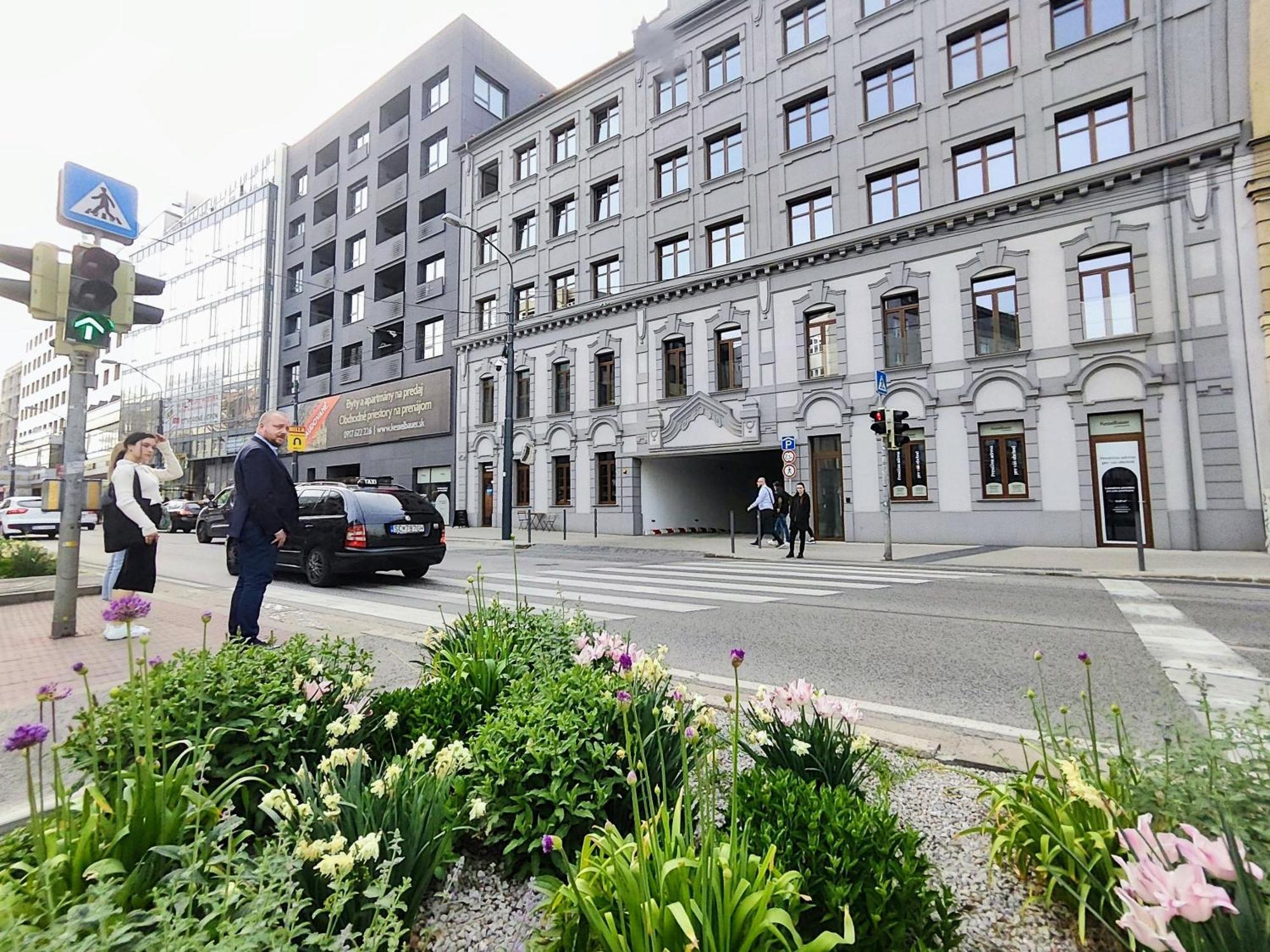 Ferienwohnung Wings - Brand New - Presidential Garden - Free Parking Pressburg Exterior foto